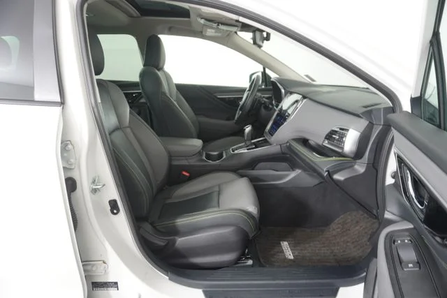 Certified Used 2025 Crystal White Pearl Subaru Onyx Edition image 40