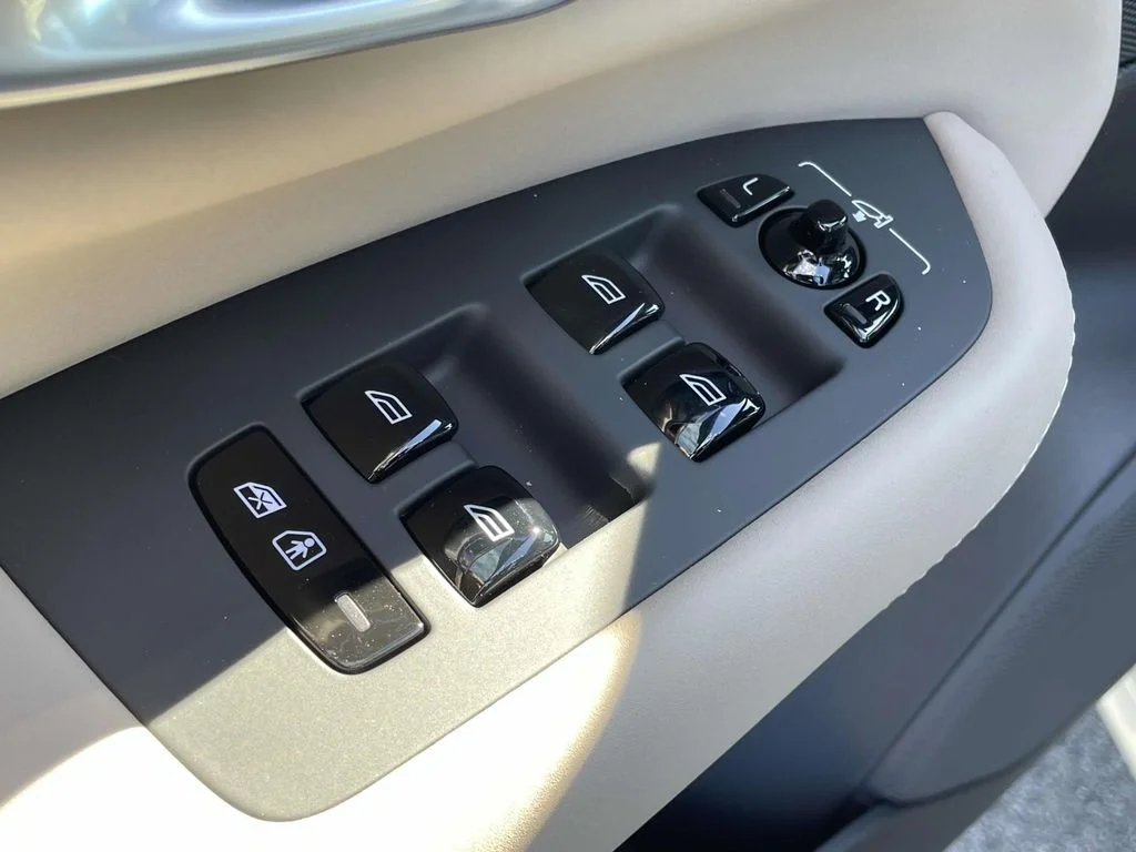 2026 Volvo XC90 Plus - Photo 7