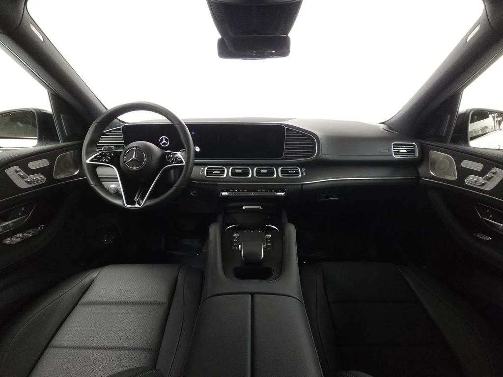 Used 2025 Polar White Mercedes-Benz GLE 450e image 27