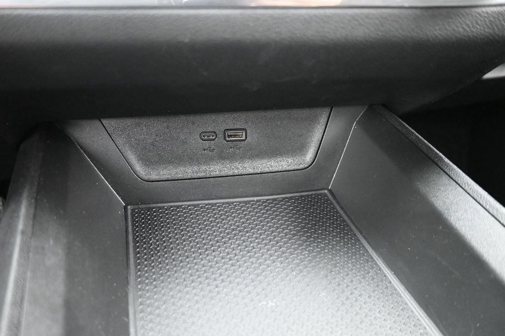 Used 2025 White Chevrolet LT image 22