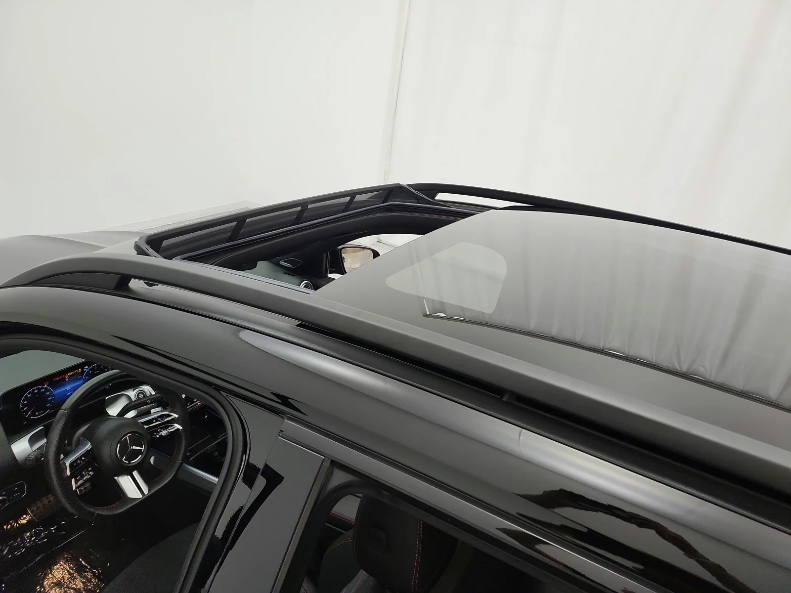 Used 2024 Night Black Mercedes-Benz GLB 250 SUV image 11