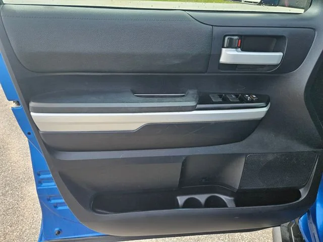 Used 2016 Blue Toyota SR5 image 10
