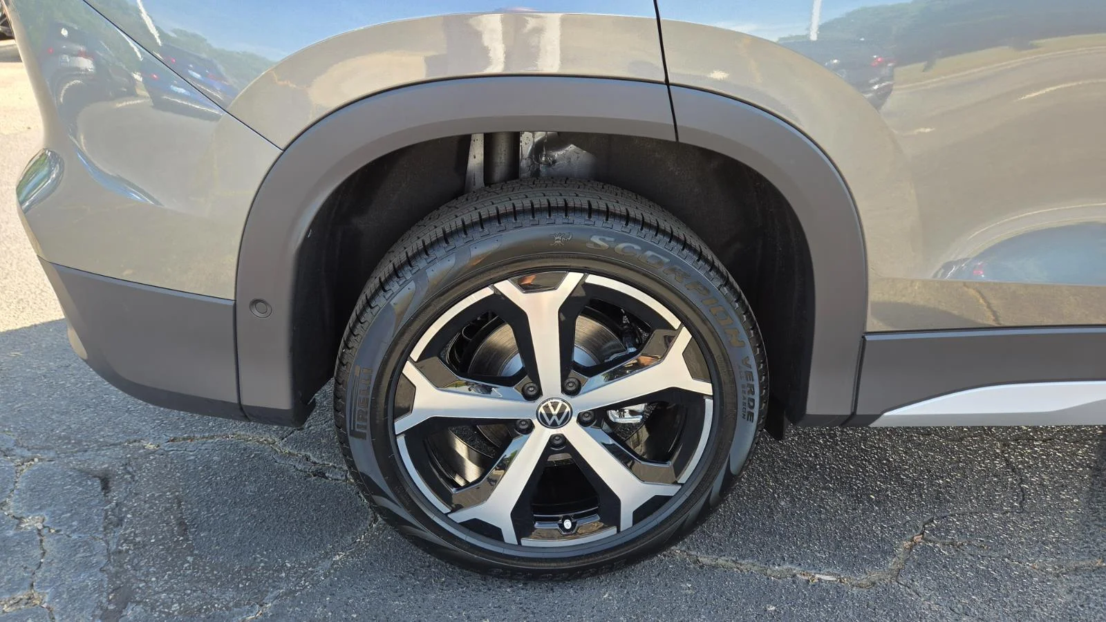 New 2026 Platinum Gray Metallic Volkswagen SE image 15
