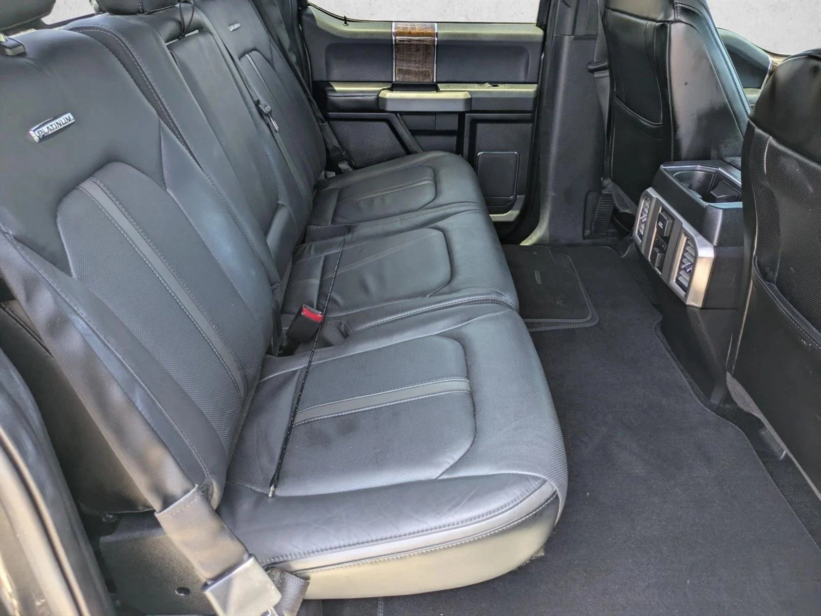 Used 2015 Magnetic Metallic Ford Platinum image 22