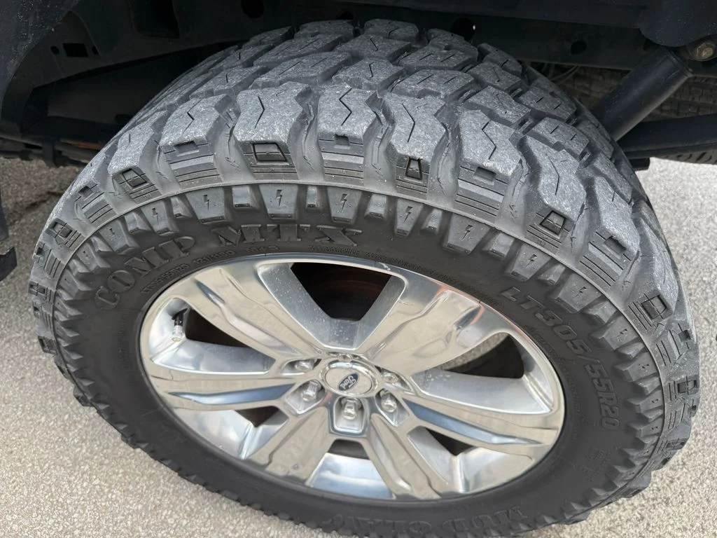 Used 2015 Black Ford Platinum image 18