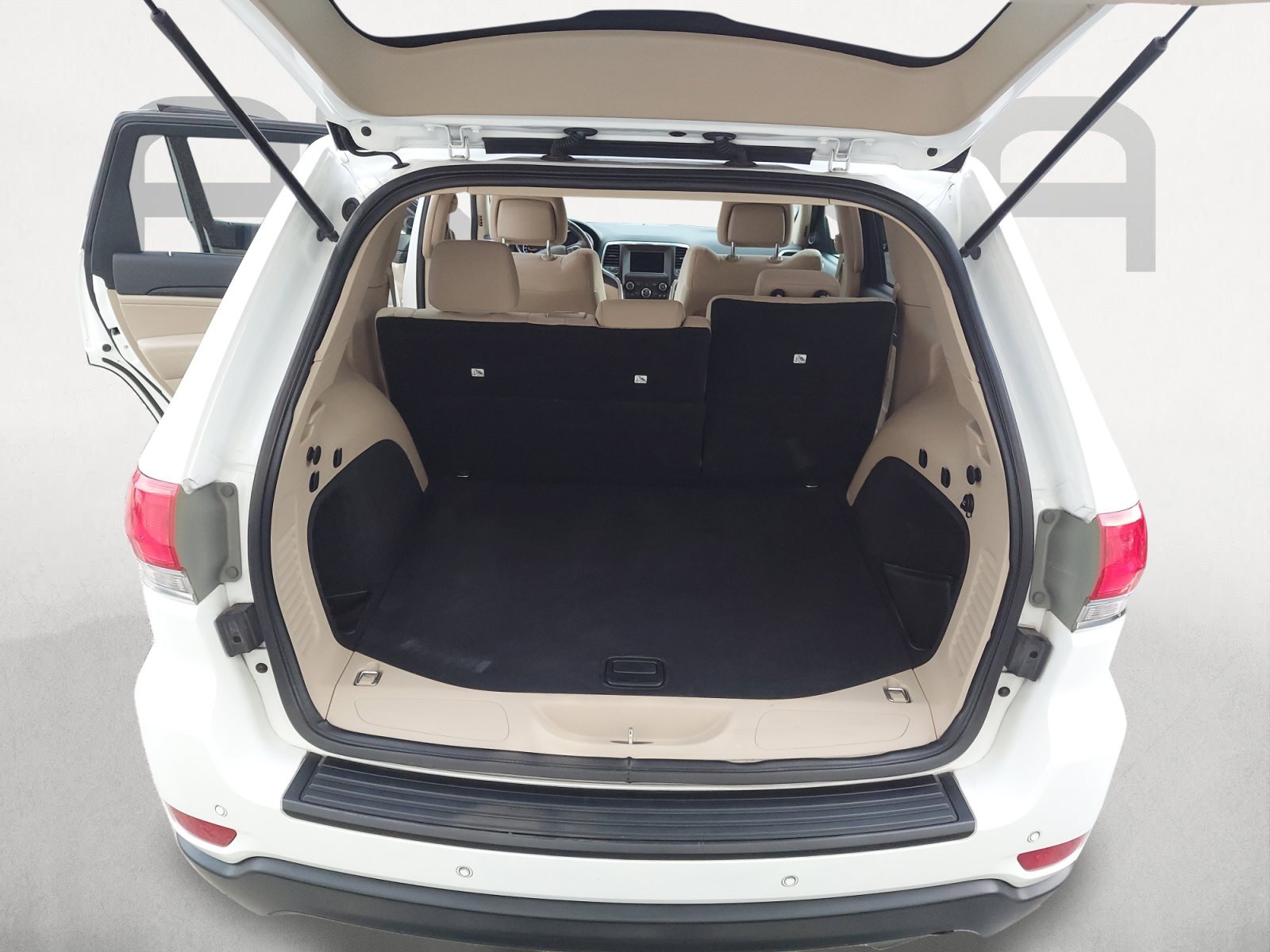 Used 2019 Bright White Clearcoat Jeep Laredo image 12