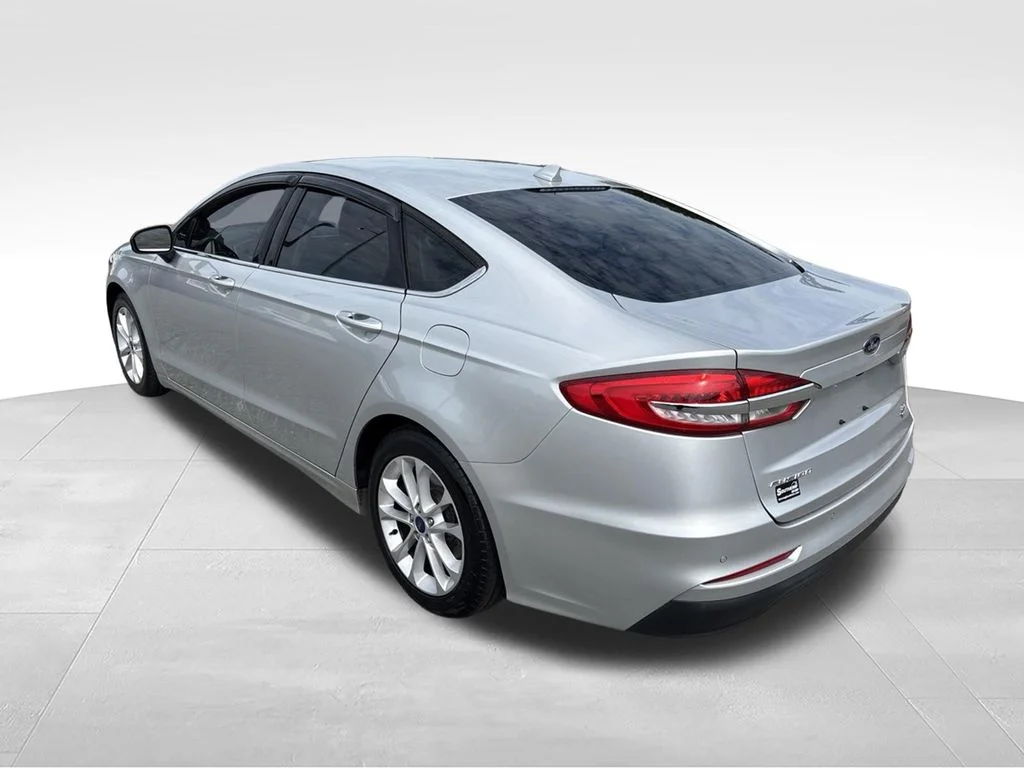 Used 2019 Silver Ford SE image 3