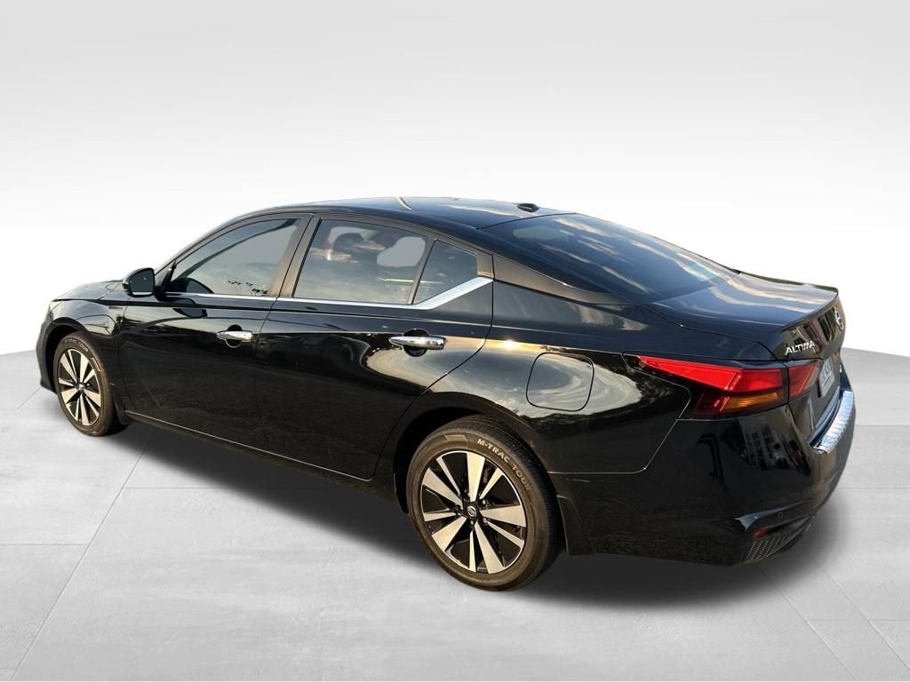 Used 2022 Black Nissan 2.5 SV image 3