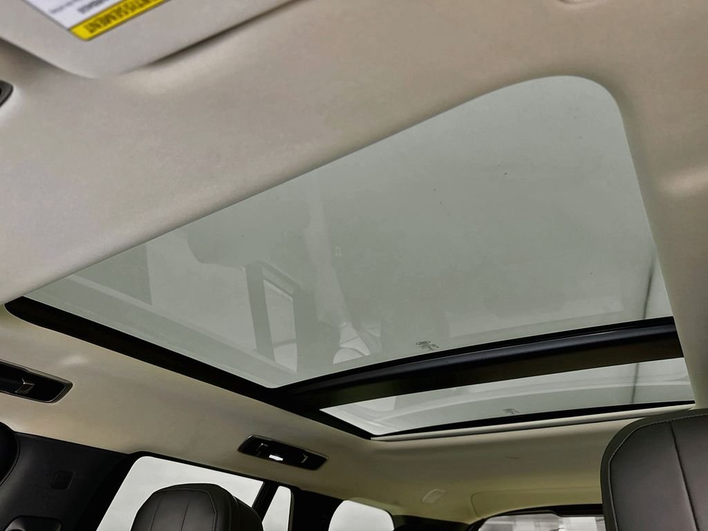 Used 2022 Gray Land Rover SE image 22