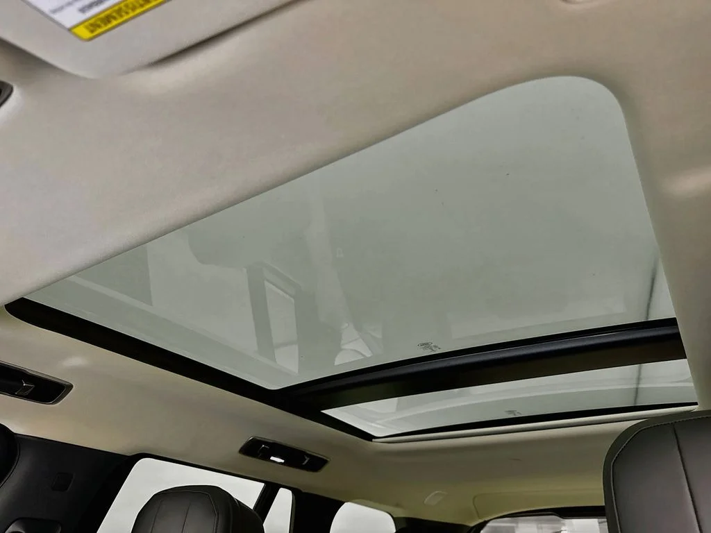 Used 2022 Gray Land Rover SE image 22
