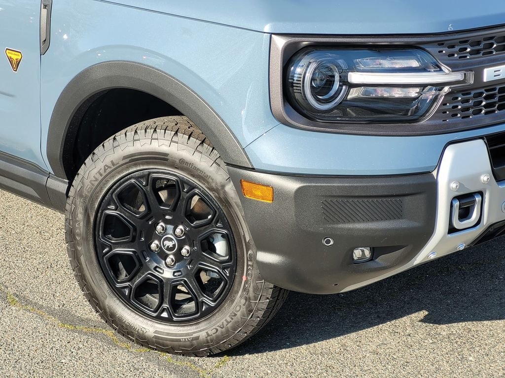 New 2025 Azure Gray Metallic Tri-Coat Ford Badlands® image 5