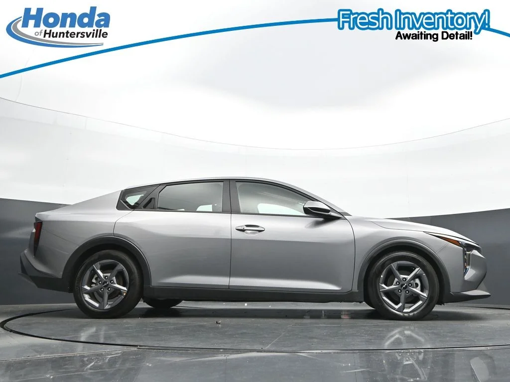 2025 Kia K4 LXS - Photo 33