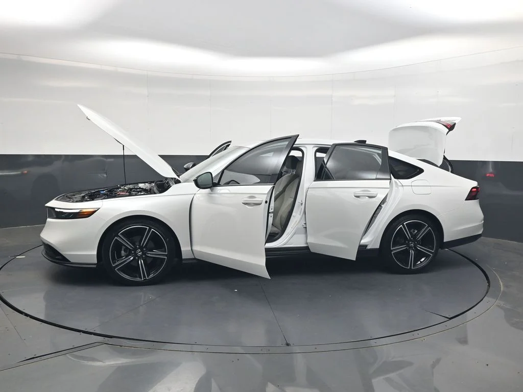 Certified Used 2026 Platinum White Pearl Honda SE image 40
