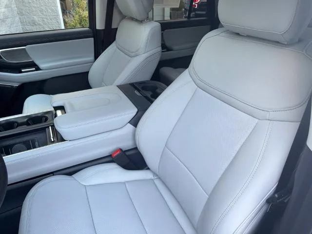 New 2027 Star White Metallic Tri-Coat Ford MAX Platinum image 40