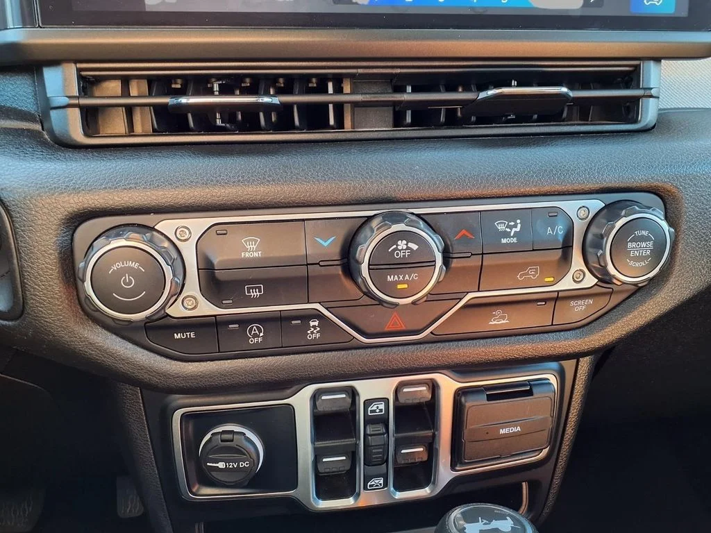 Used 2024 Gray Jeep Sport S image 9