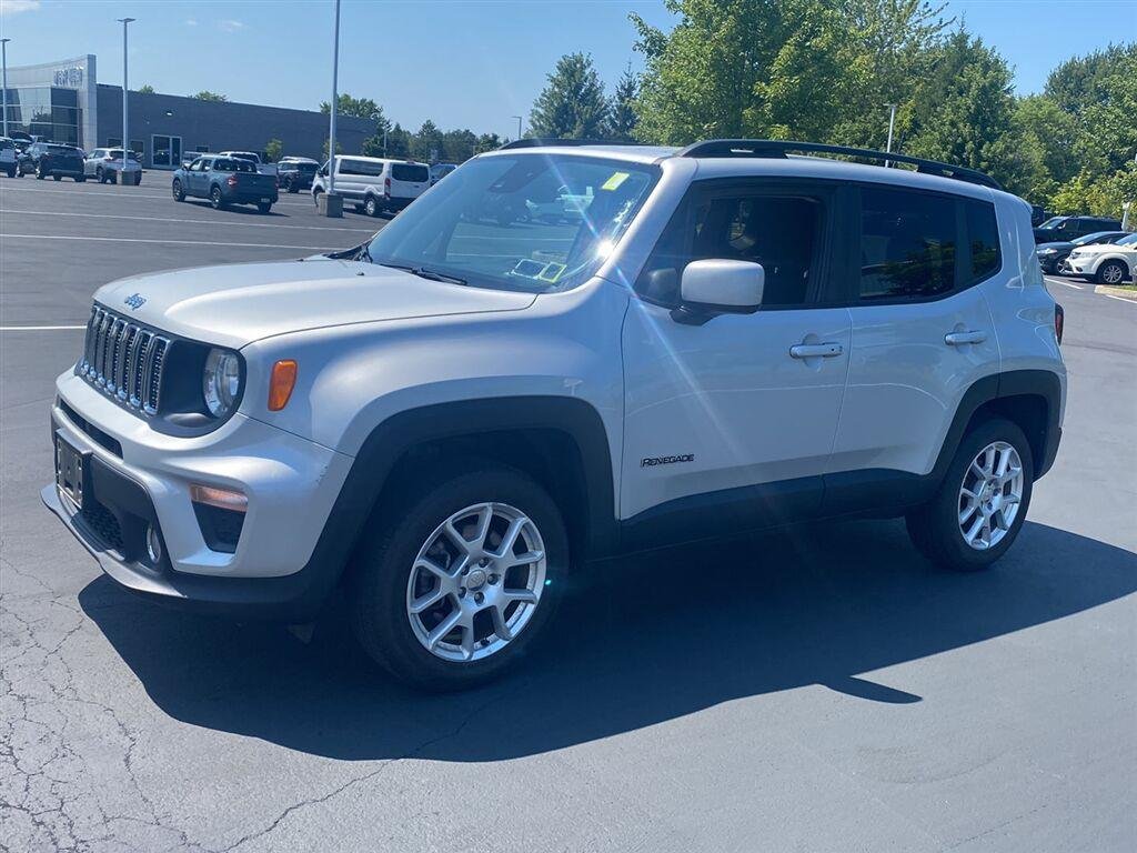 Used 2021 Glacier Metallic Clearcoat Jeep Latitude image 6
