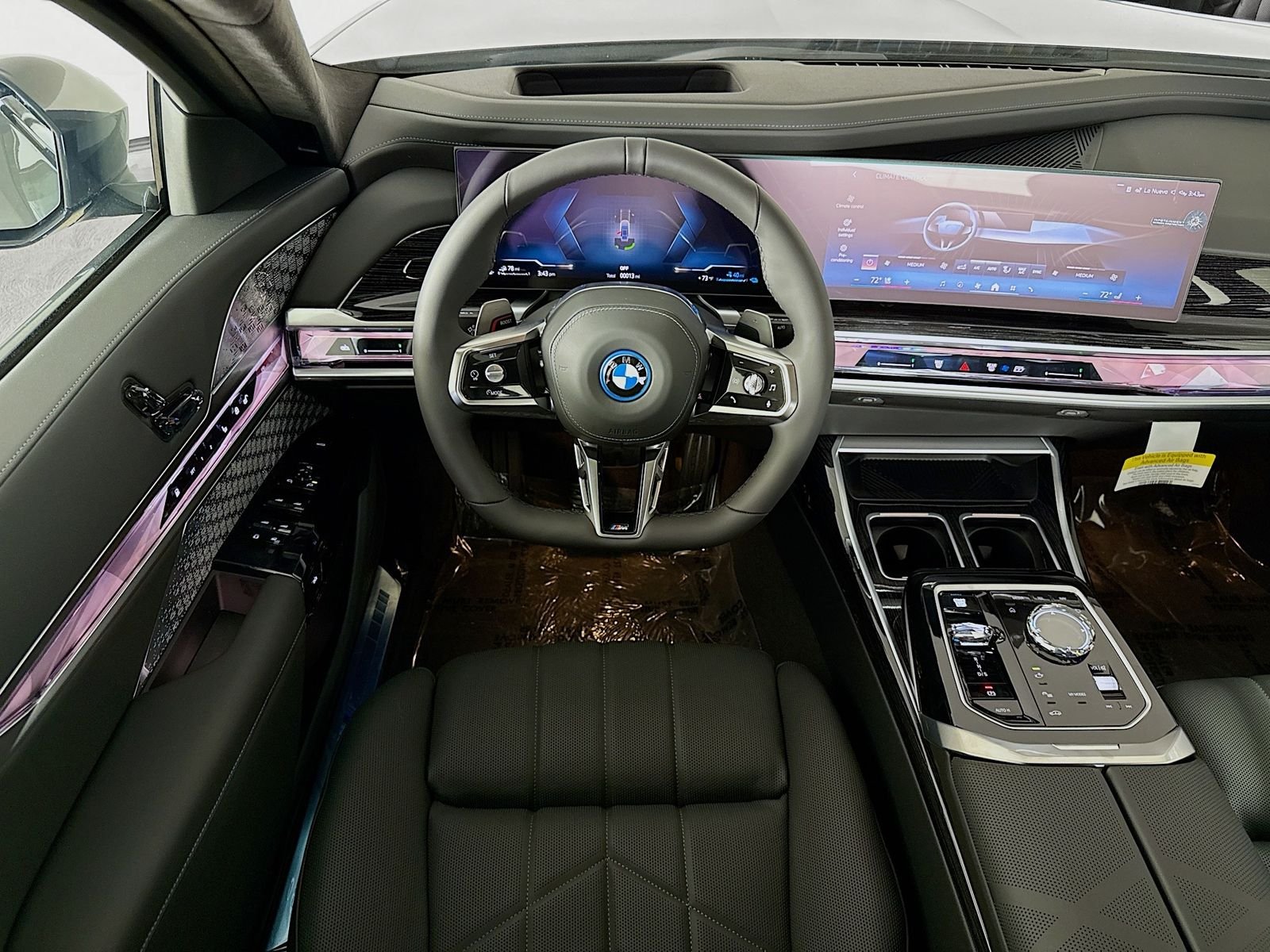 New 2026 Dravit Grey Metallic BMW 750e xDrive image 24