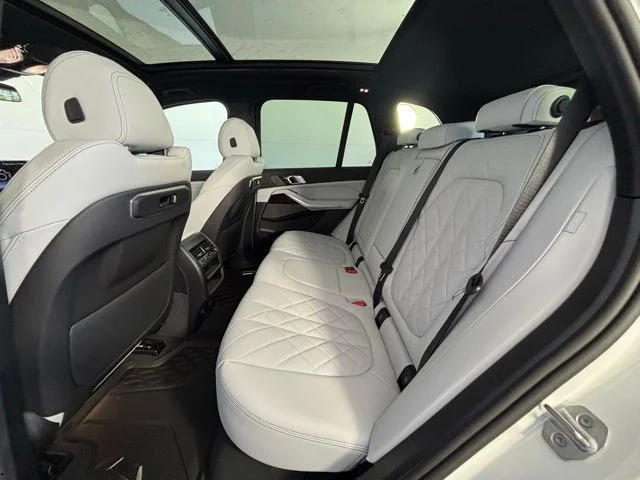 New 2026 Mineral White Metallic BMW xDrive40i image 13