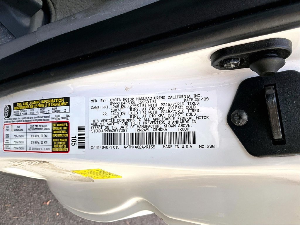 Used 2010 White Toyota Base image 9
