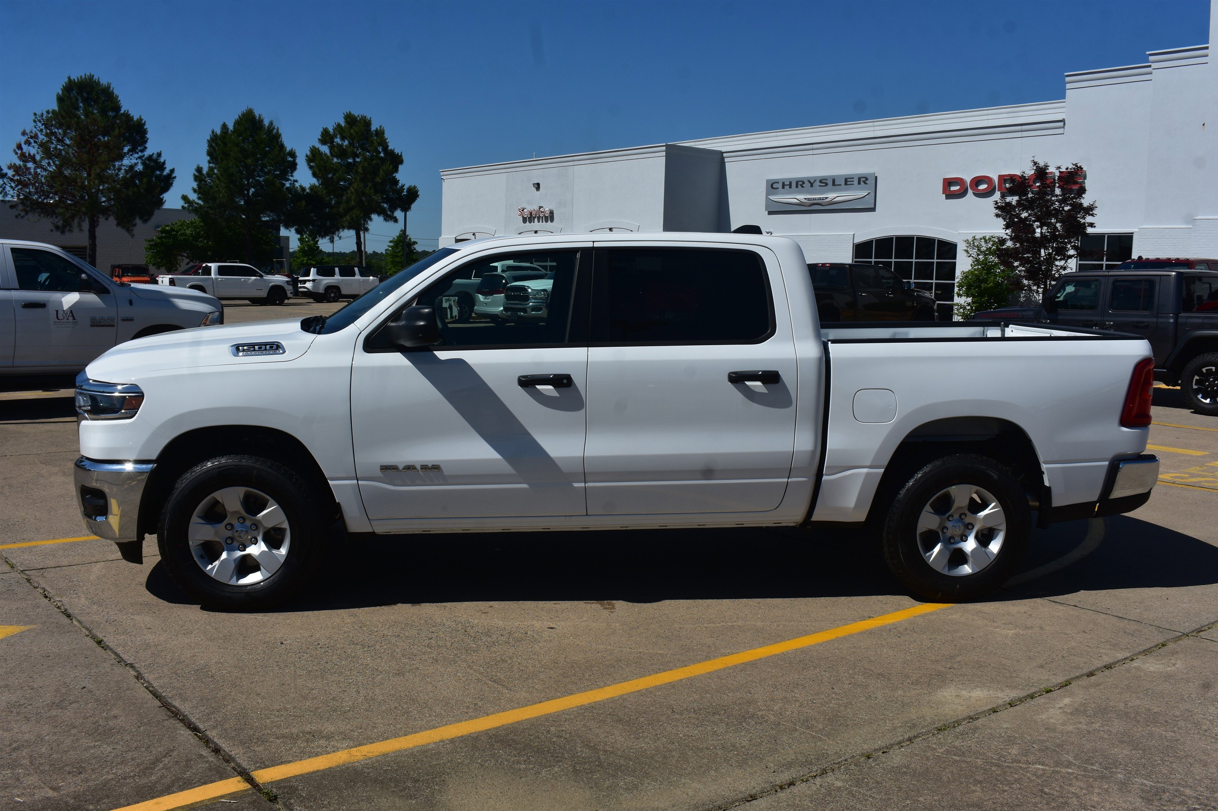 New 2026 Bright White Clear-Coat Exterior Paint RAM Tradesman image 9