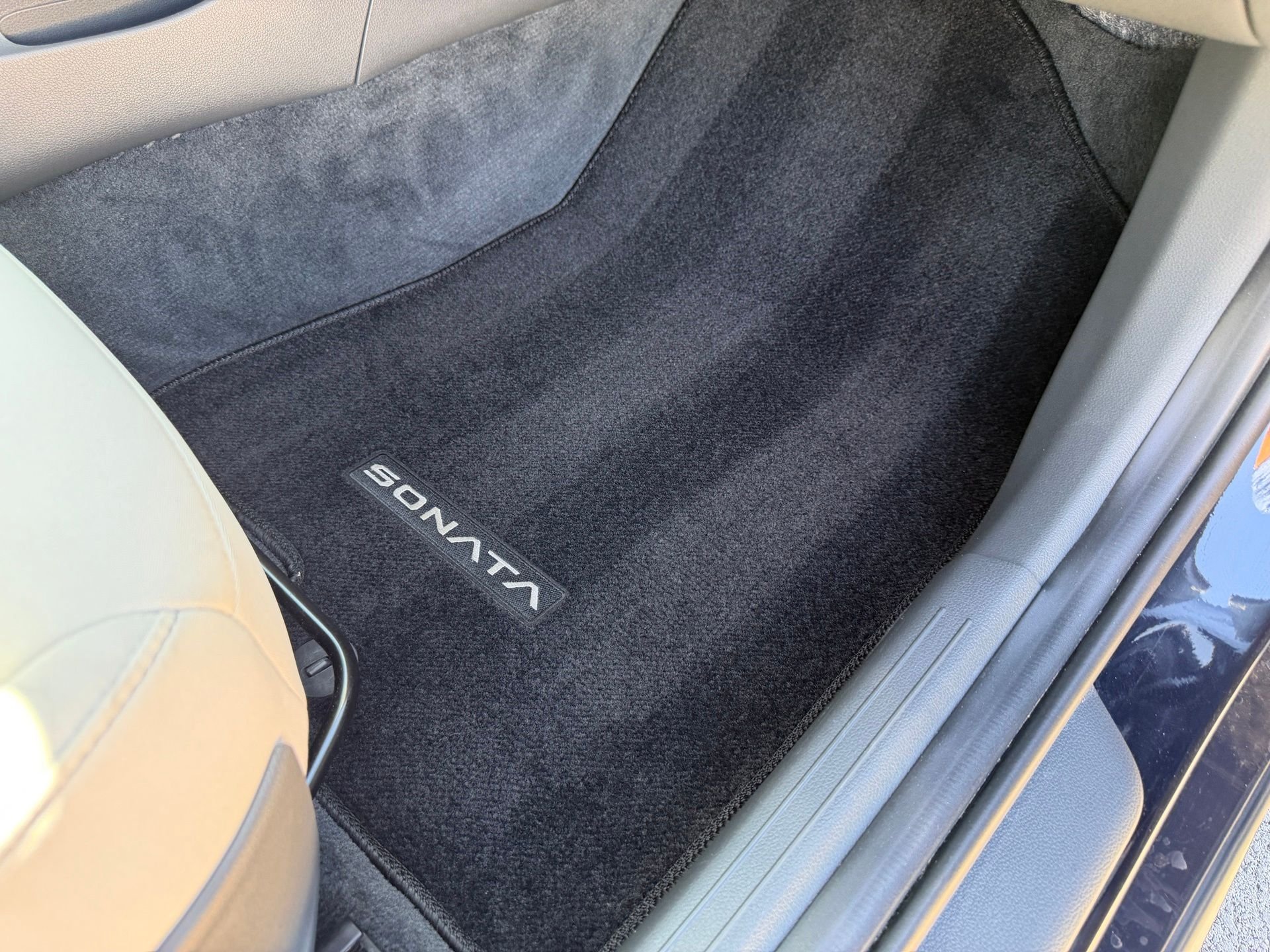 Certified Used 2025 Blue Hyundai SEL image 44
