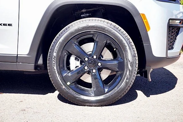 New 2026 Silver Zynith Jeep Limited image 7