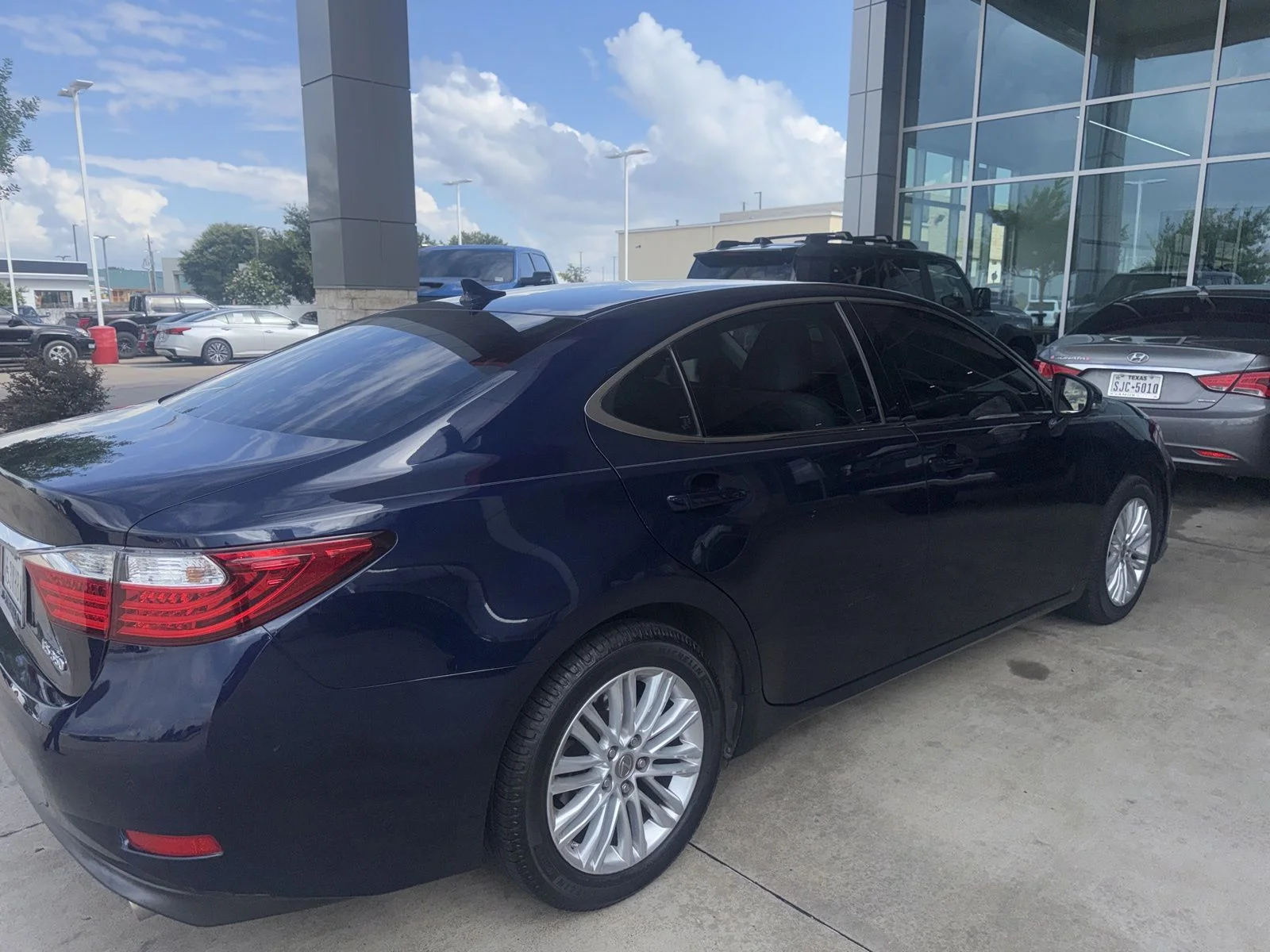Used 2014 Blue Lexus 350 image 13