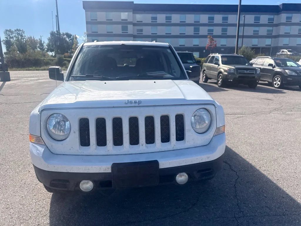Used 2015 Bright White Clearcoat Jeep Sport image 7
