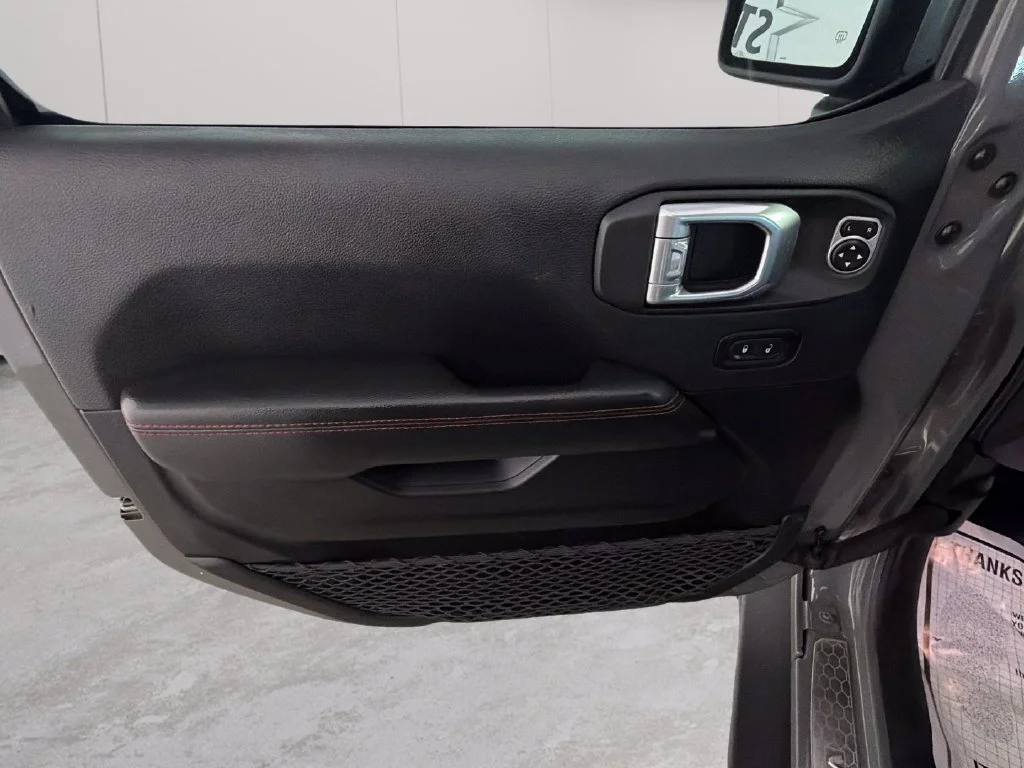 Used 2021  Jeep Unlimited Rubicon image 22