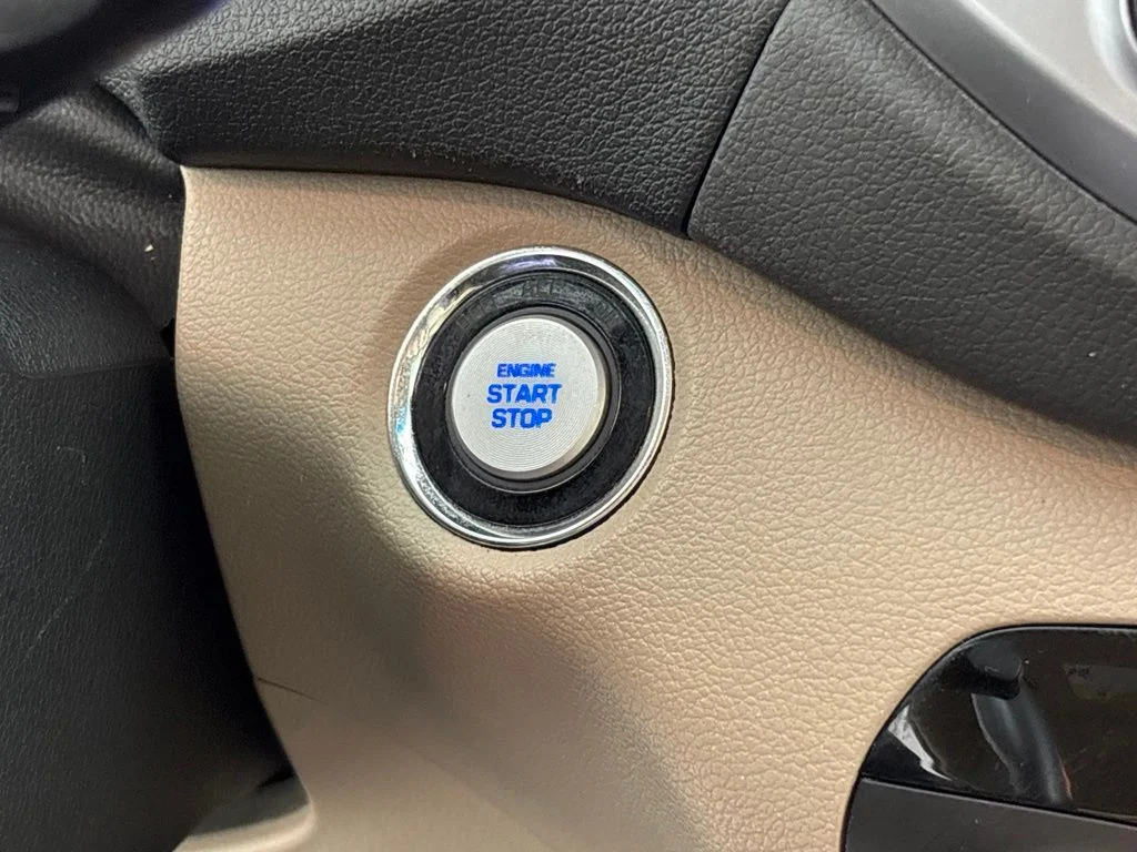 Used 2018 Red Hyundai SEL Plus image 31