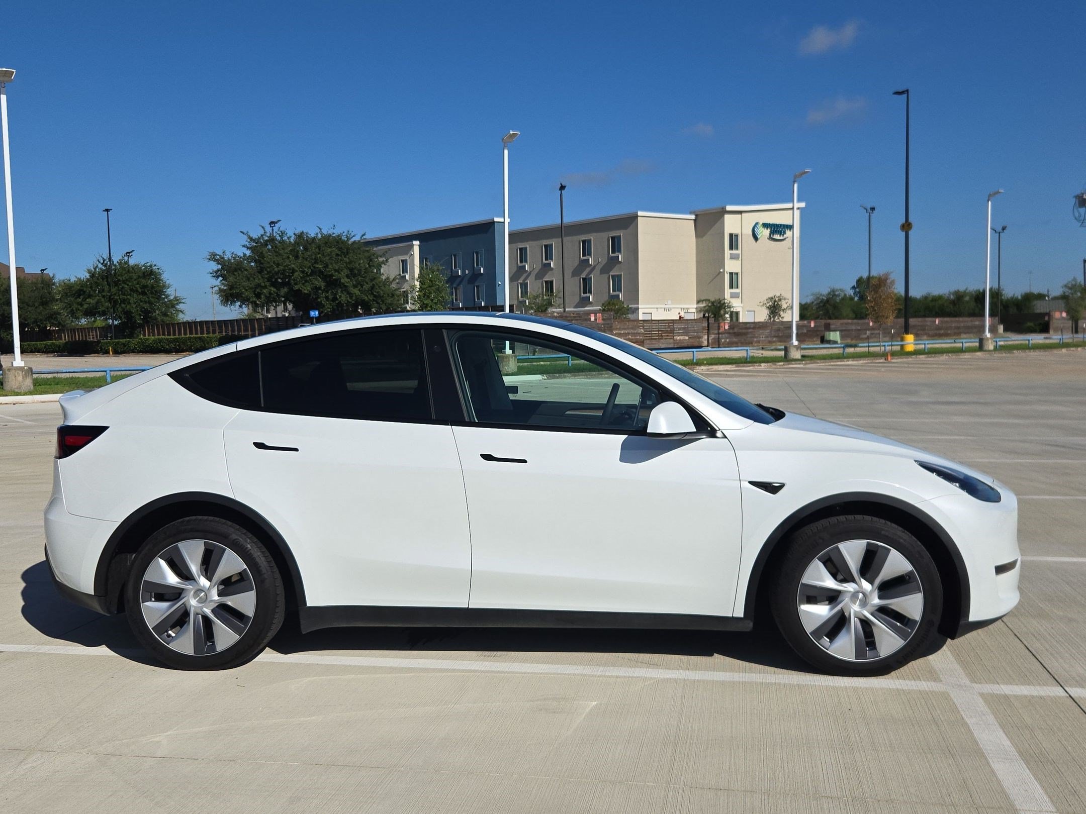 Used 2023 Tesla Model Y Long Range with VIN 7SAYGDEE2PA126270 for sale in Houston, TX