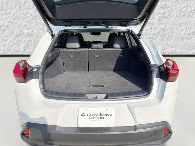 Used 2023 White Pearl Lexus UX 250h Premium image 12