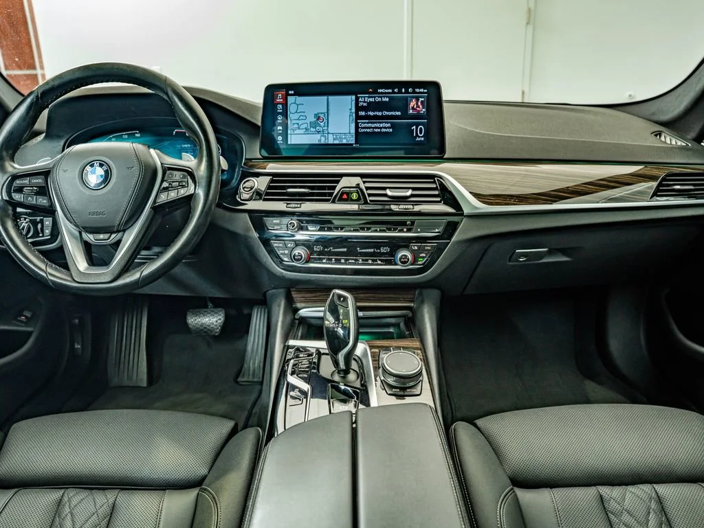 Used 2021 Jet Black BMW 530i xDrive image 32