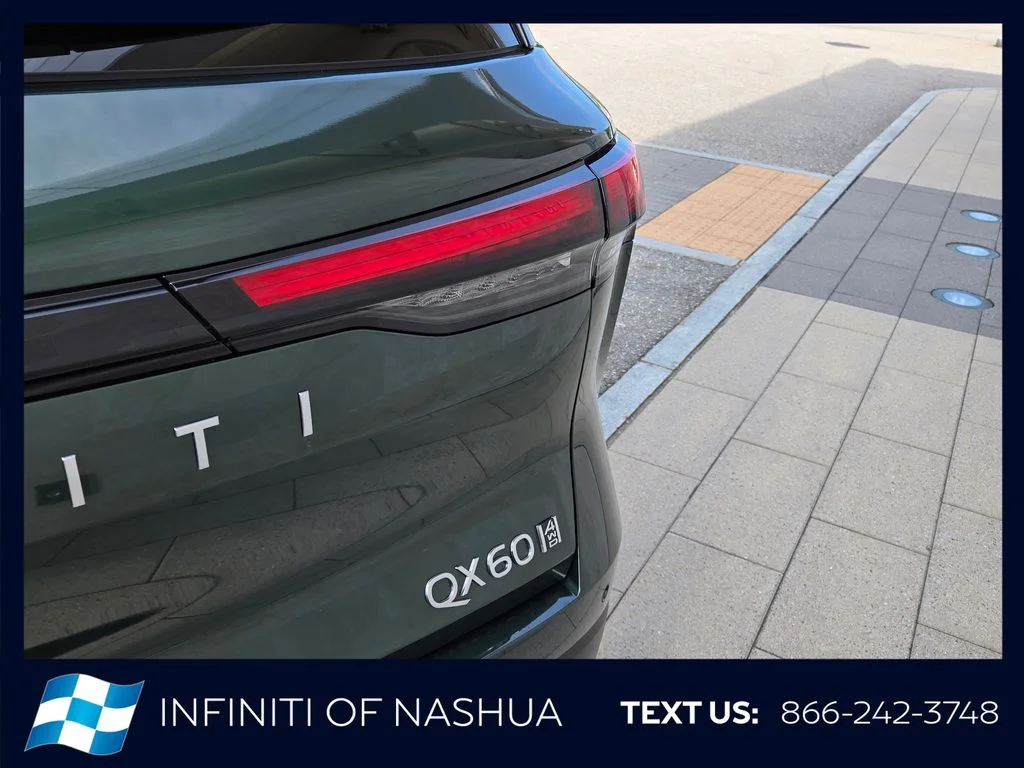 New 2027 DEEP EMERALD INFINITI Luxe AWD image 13