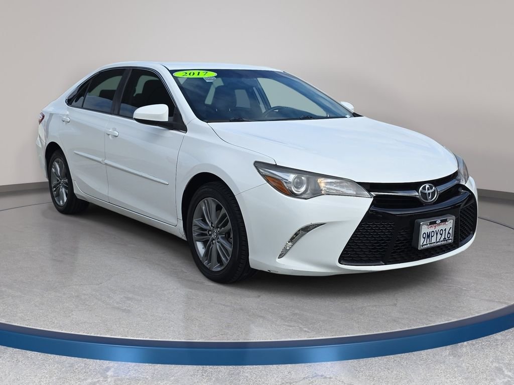 Used 2017  Toyota SE image 4