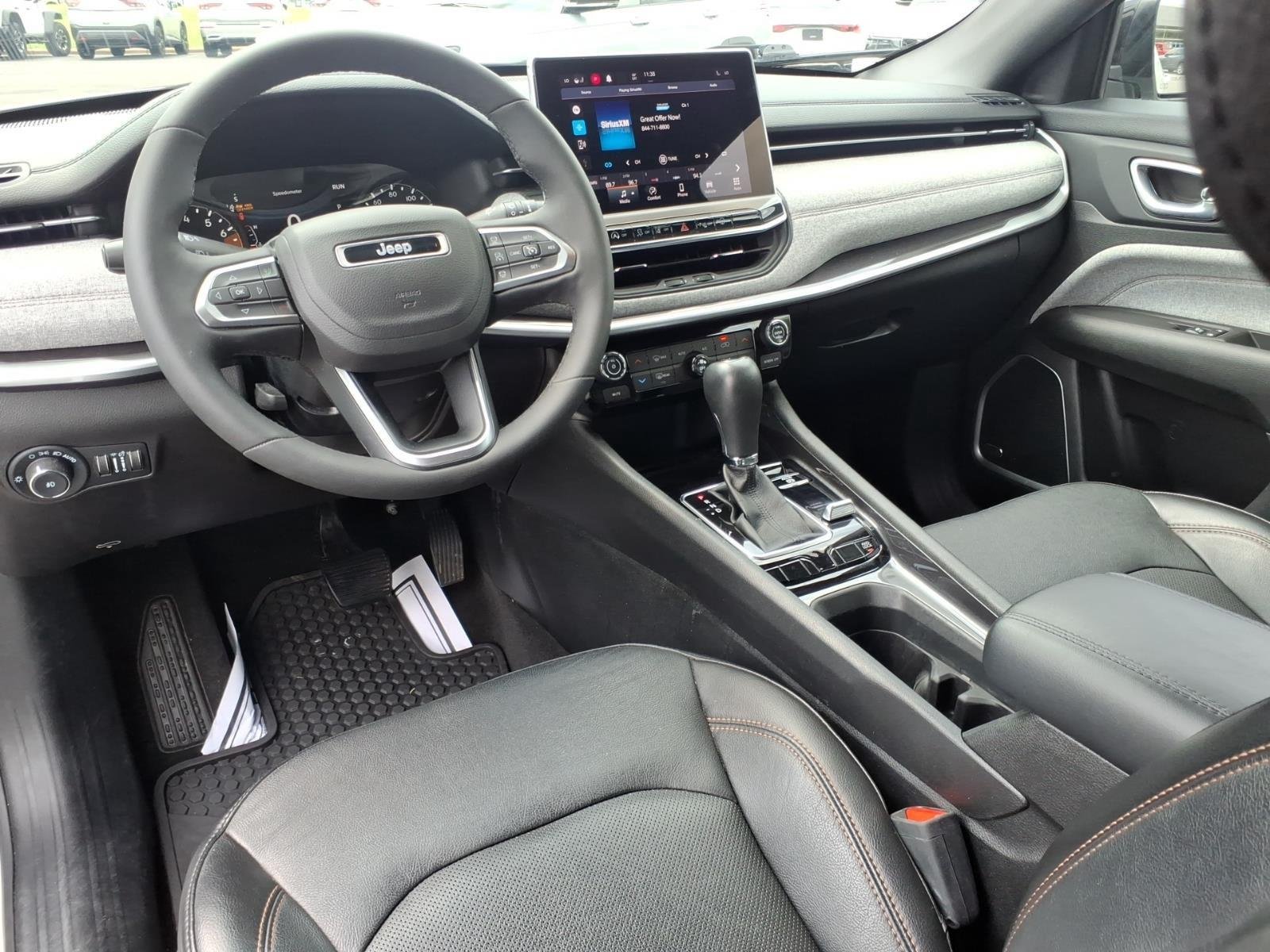 Used 2023 Bright White Clearcoat Jeep Latitude Lux image 21