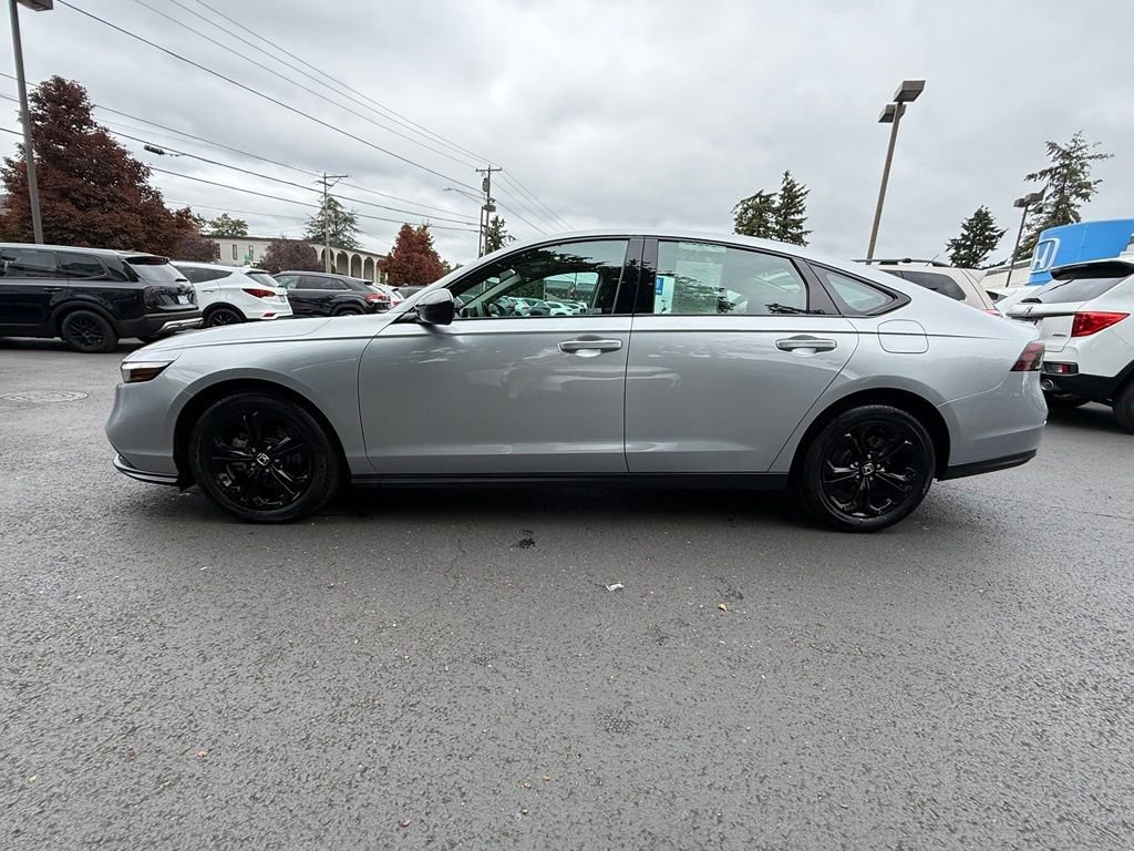 Used 2025 Solar Silver Metallic Honda SE image 6