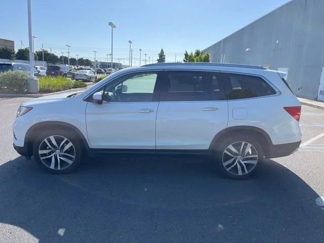 Used 2016 White Diamond Pearl Honda Touring image 6