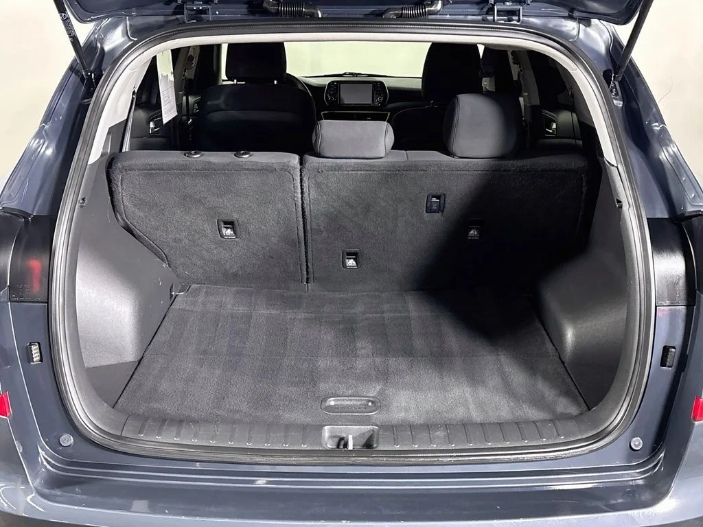 Used 2019 Blue Hyundai SE image 20