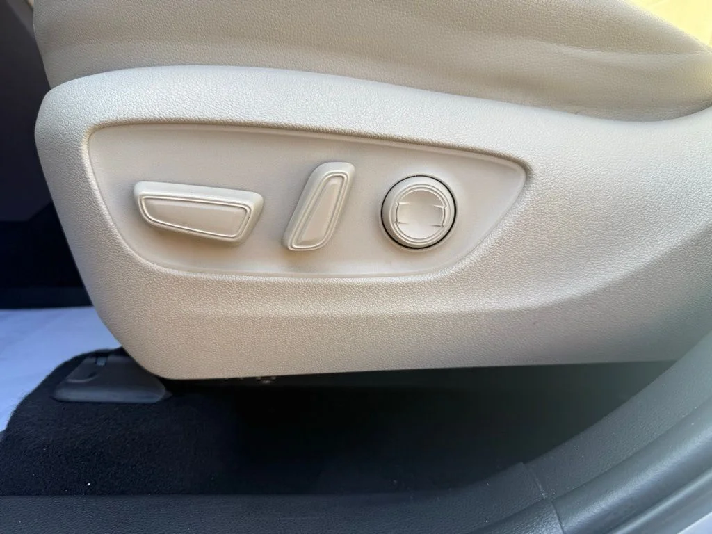 Used 2021 Silver Toyota XLE image 8