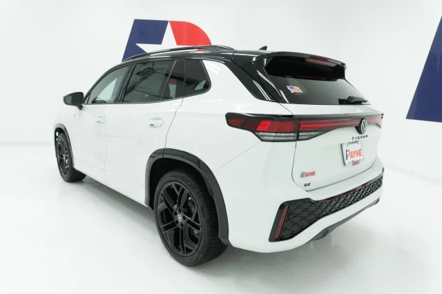 New 2026 Opal White W/Deep Black Roof Volkswagen SE R-Line FWD image 9