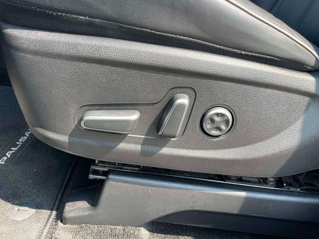 Certified Used 2025 Black Hyundai SEL Premium image 18