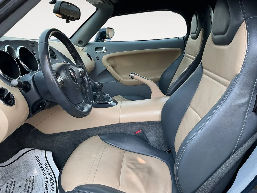 Used 2007 Blue Pontiac Base image 11