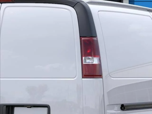 New 2026 Summit White Chevrolet WT image 11