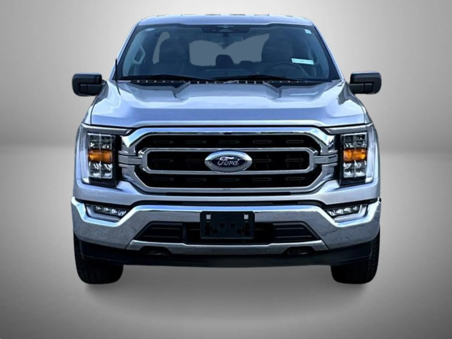 Used 2023 Silver Ford XLT image 2
