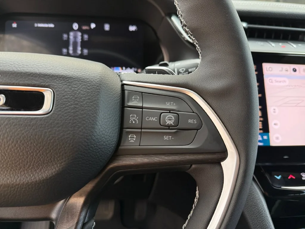 New 2027 White/off-white Jeep Laredo Altitude image 24