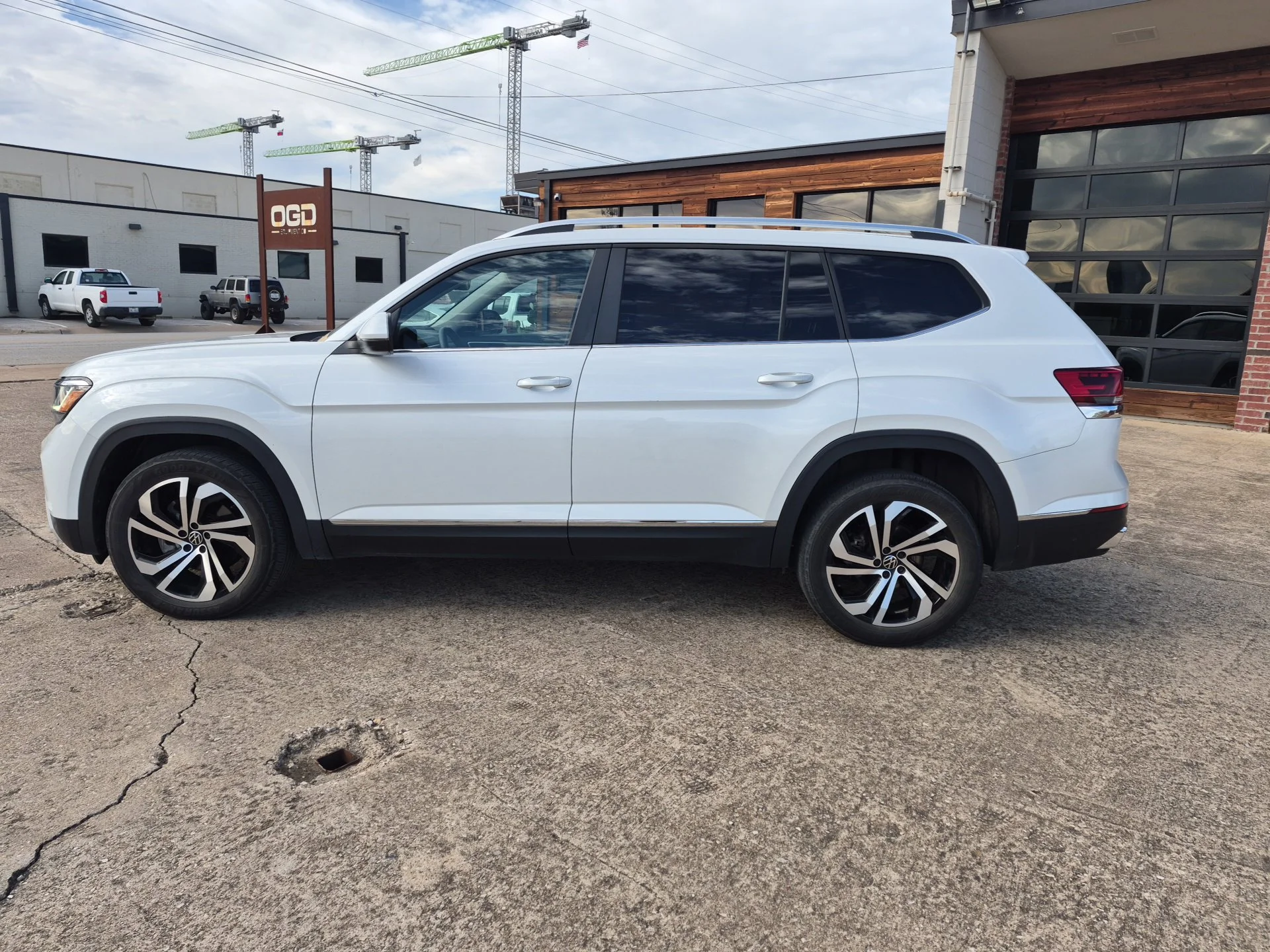 Used 2023 White Volkswagen SEL image 8