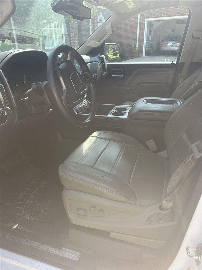 Used 2016 White Frost Tricoat GMC Denali image 4
