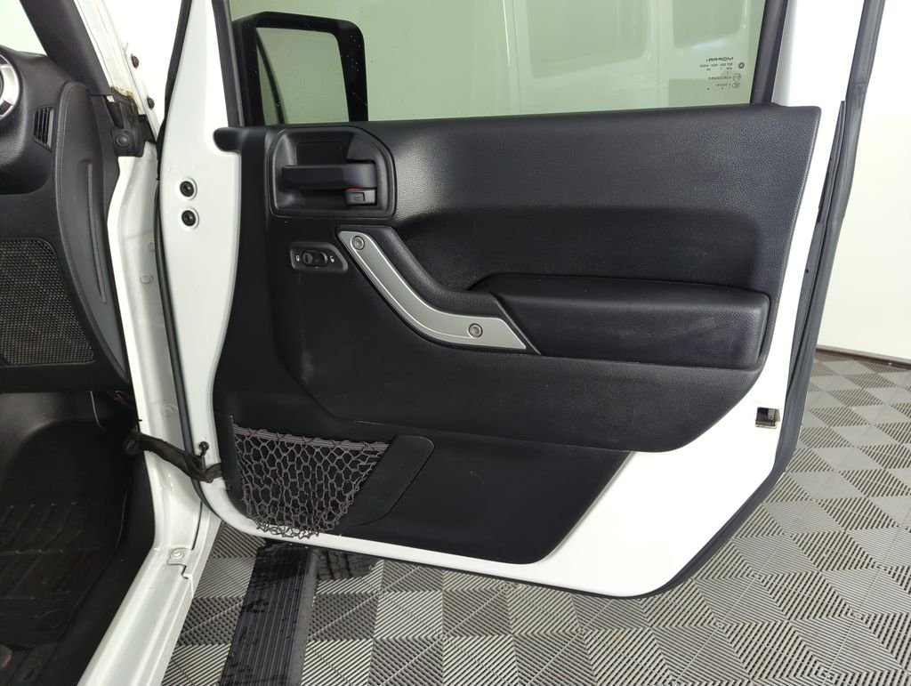 Used 2018 White Jeep Unlimited Sahara image 30