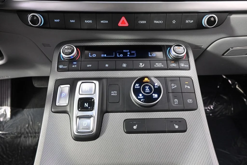 Used 2025 Black Hyundai SEL image 31